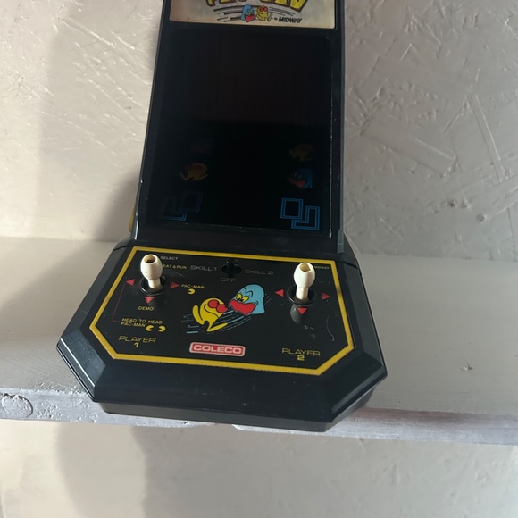 Relive the Arcade Glory Days: Own the Vintage 1981 Pac-Man MiniArcade & Tomytron - Picture 9 of 9